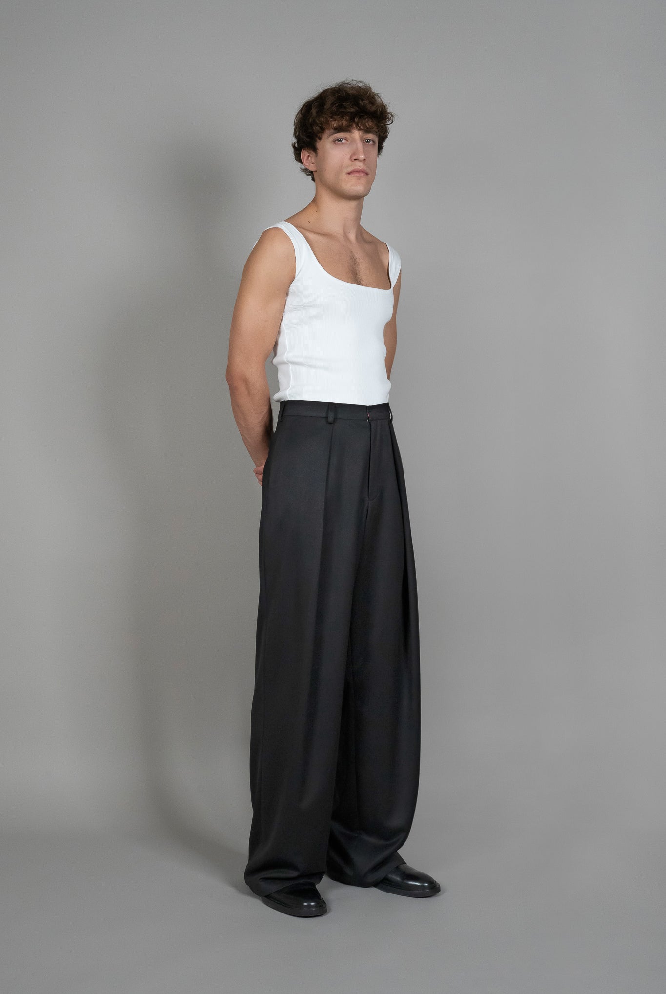 Pantaloni negri din Stofa, vedere din diagonala, marime XS S M L XL
