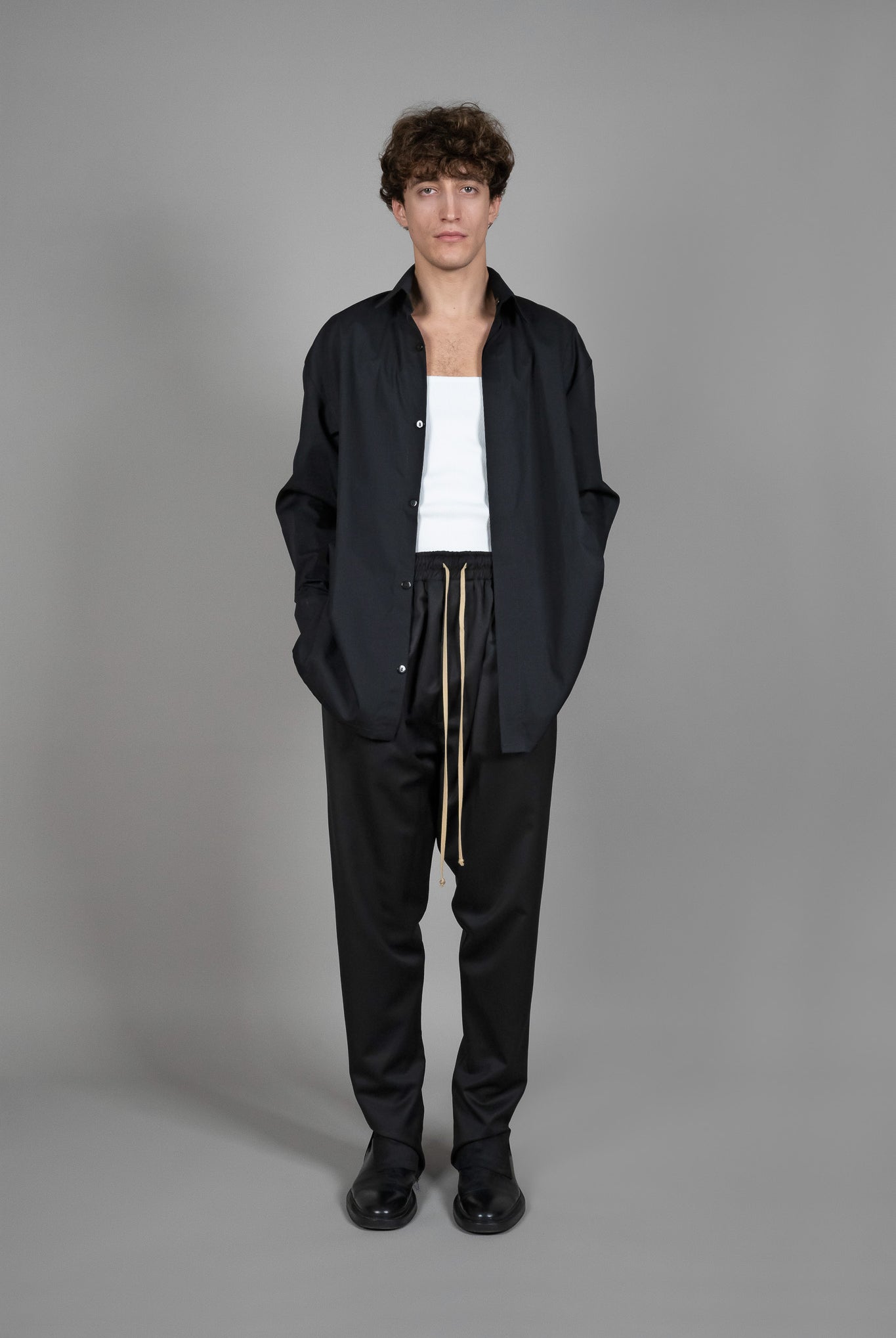 Camasa neagra din Stofa Subtire, vedere din fata, marime XS S M L XL