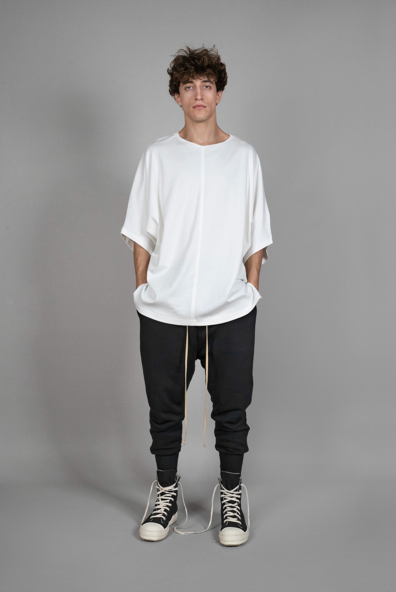 Tricou Oversize alb, vedere din fata, marime XS S M L XL