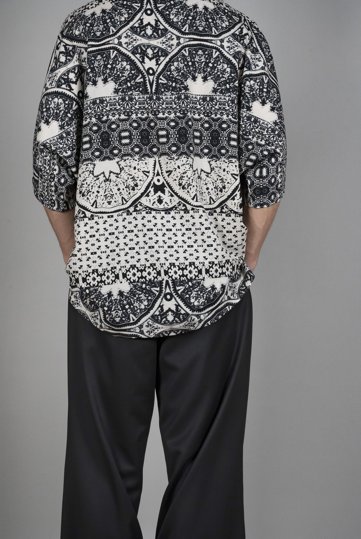 Tricou Imprimeu cu Croiala Oversize, vedere detaliata din spate, marime XS S M L XL