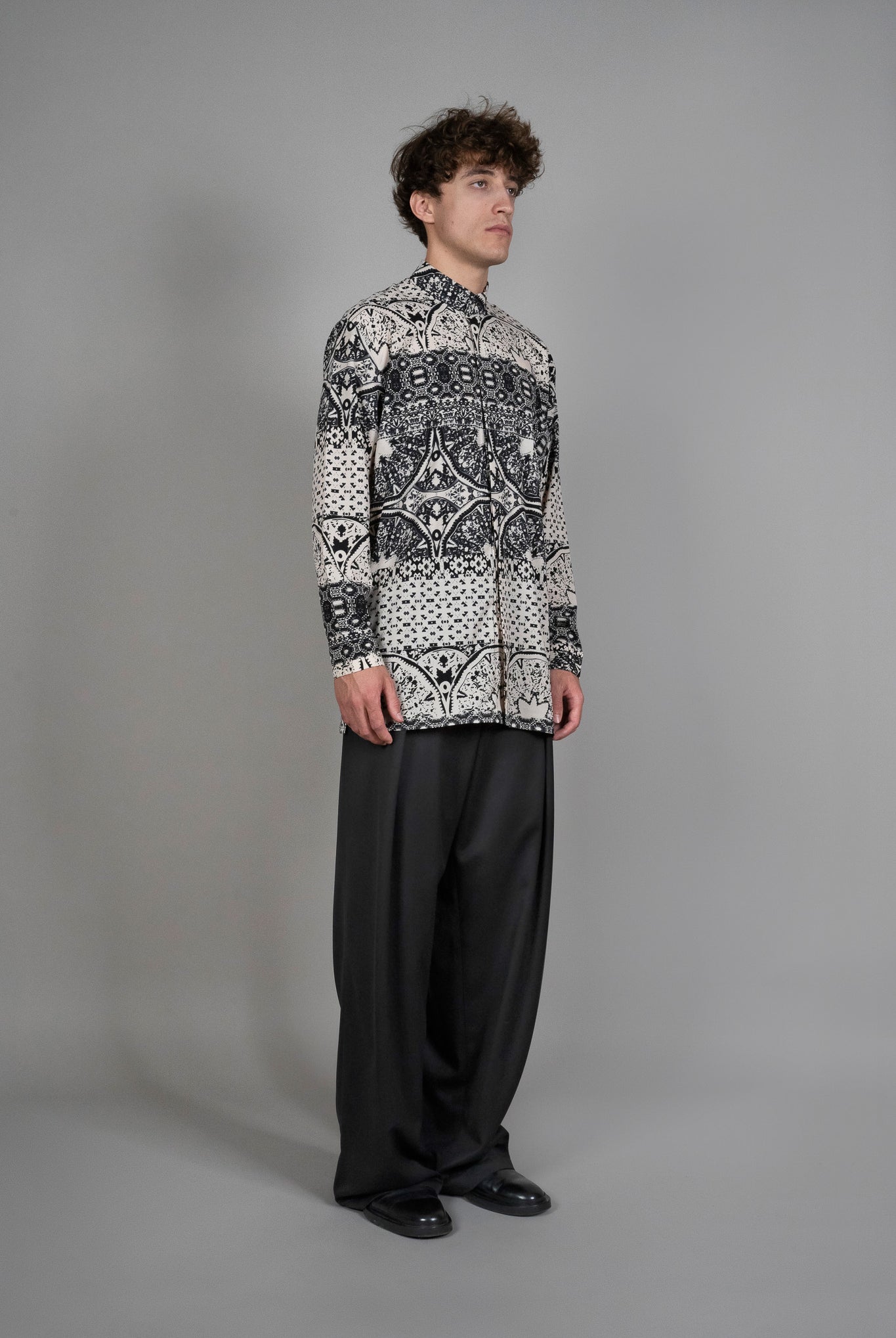 Camasa Imprimeu Regular-Fit, vedere din diagonala, marime XS S M L XL