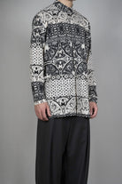 Camasa Imprimeu Regular-Fit, vedere detaliata din diagonala, marime XS S M L XL