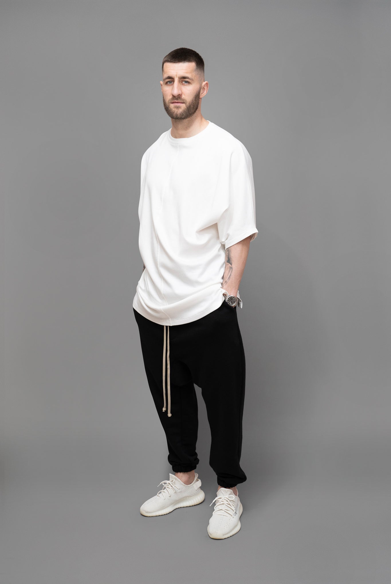 Pantaloni barbati cu tur lasat din bumbac, negri vedere din profil