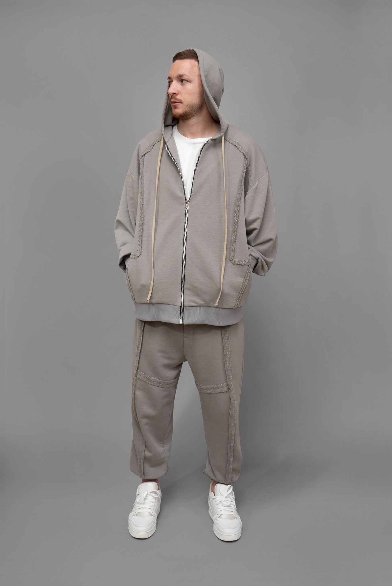 Hanorac trening barbati gri oversize din bumbac, vedere din profil