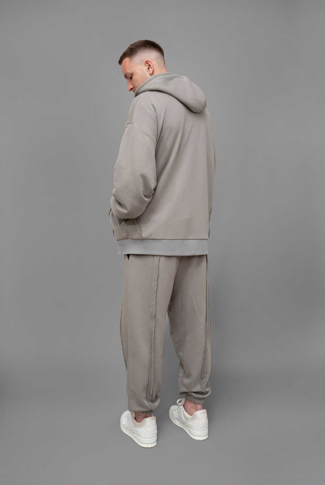 Hanorac trening barbati gri oversize din bumbac, vedere din spate