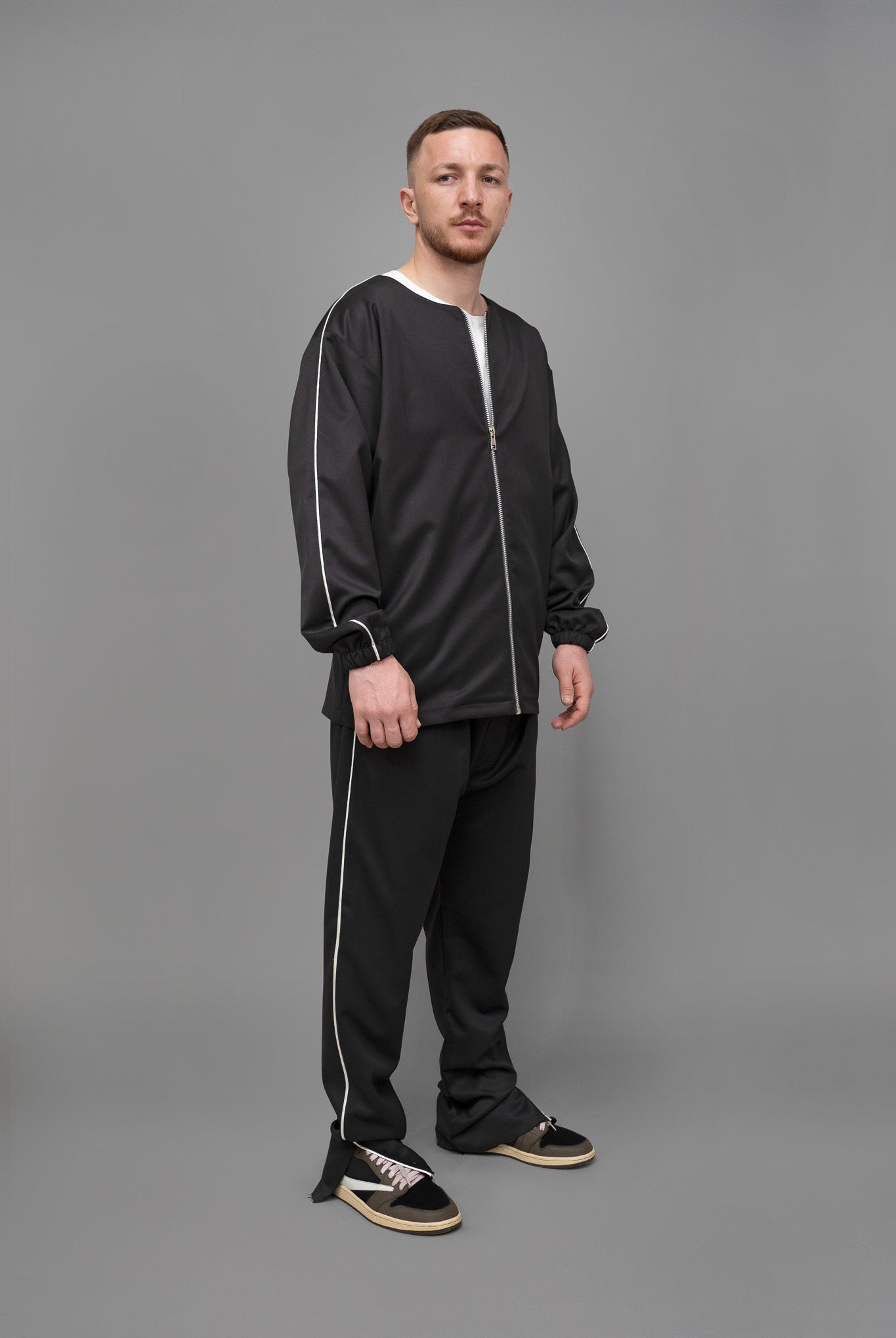 Jacheta barbati neagra din stofa, oversized, vedere din lateral