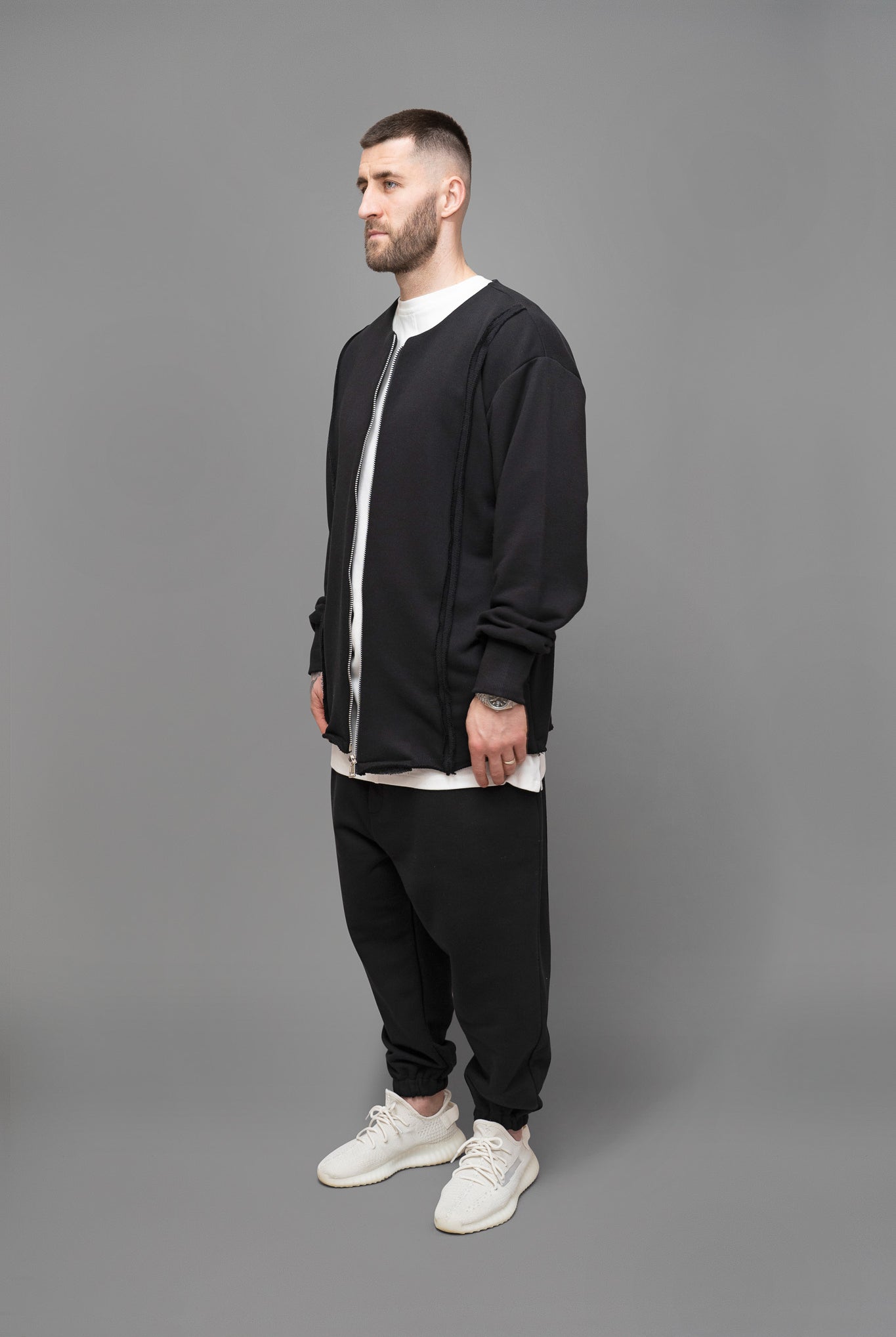 Jacheta barbati neagra din stofa, cu croiala oversize vedere din lateral