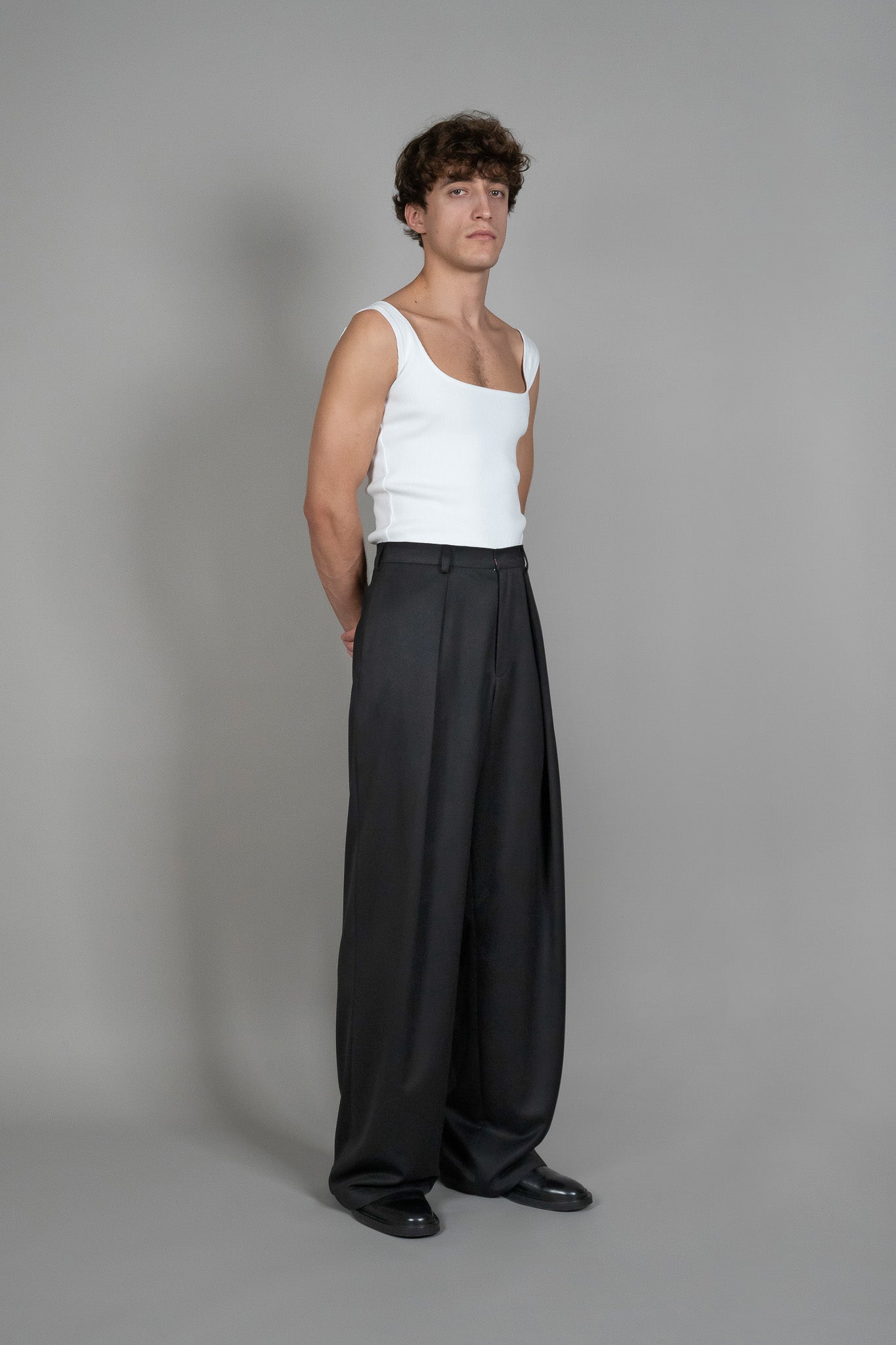 Pantaloni negri din Stofa, vedere din diagonala, marime XS S M L XL