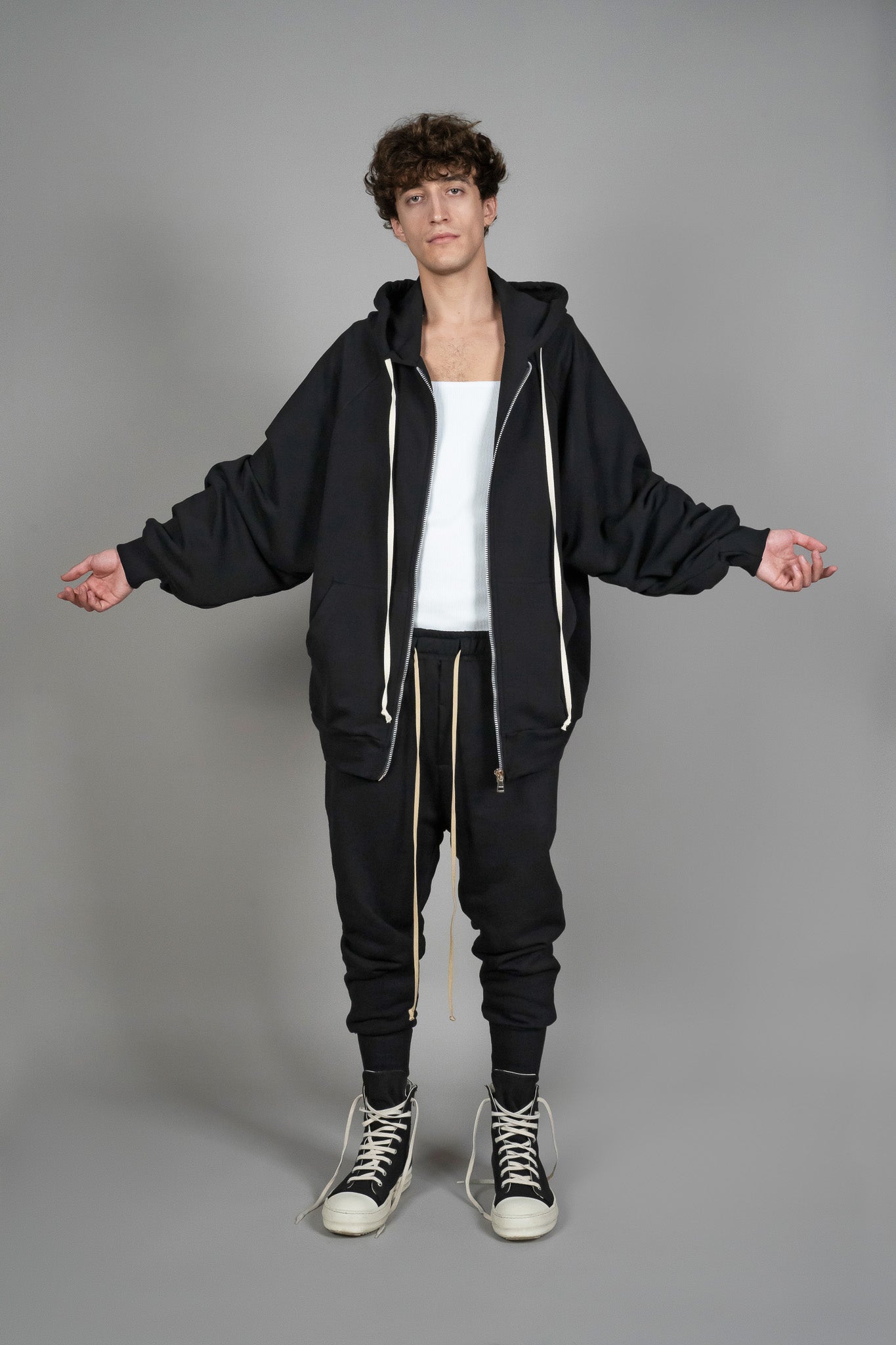 Jacheta neagra Oversize, vedere detaliata maneci, marime XS S M L XL