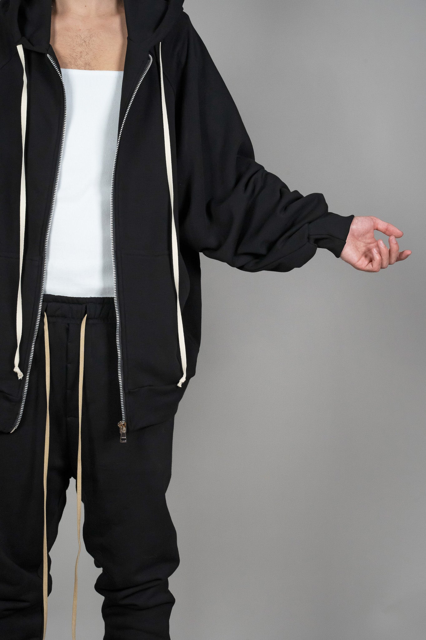 Jacheta neagra Oversize, vedere detaliata din fata, marime XS S M L XL