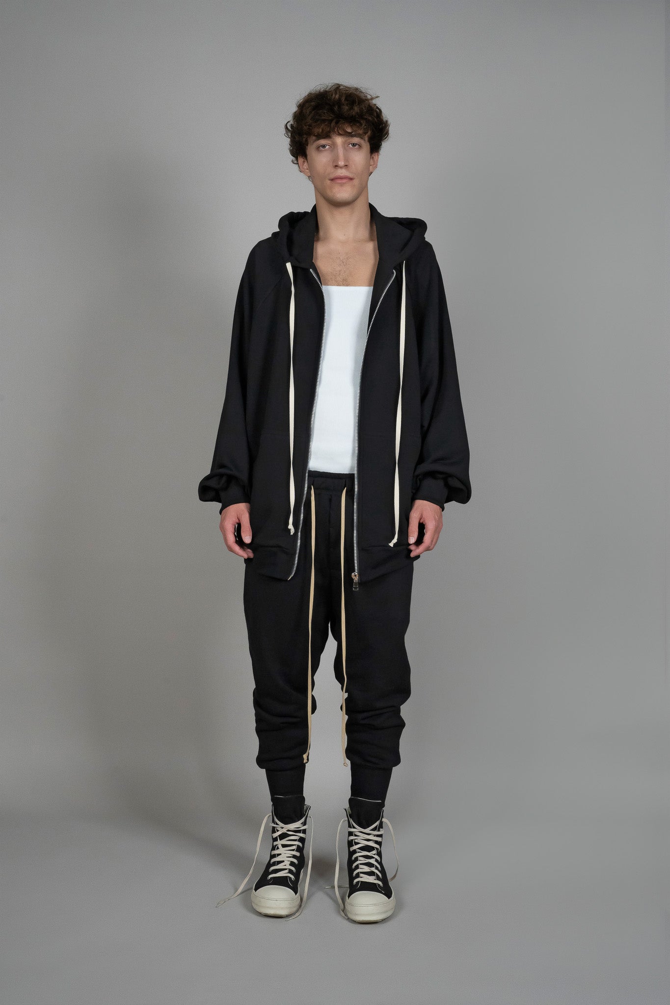 Jacheta neagra Oversize, vedere din fata, marime XS S M L XL