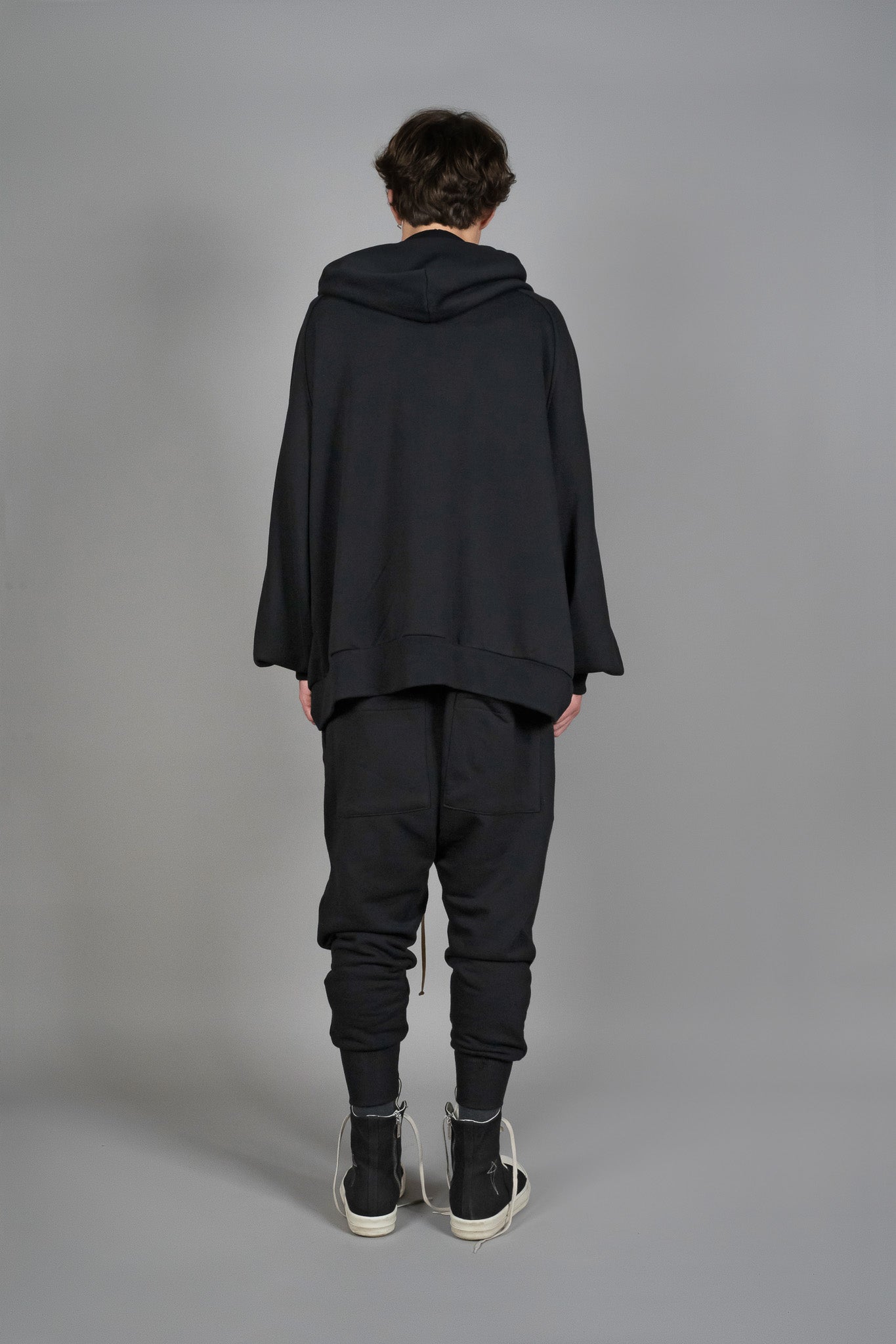 Jacheta neagra Oversize, vedere din spate, marime XS S M L XL