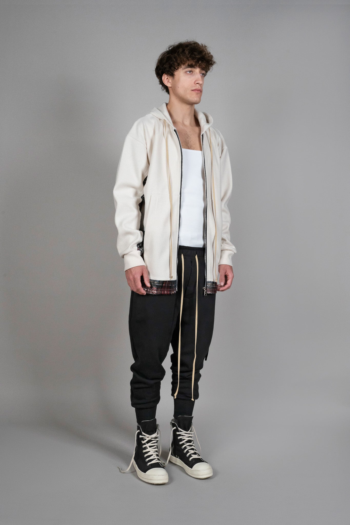 Jacheta alba Relaxed-Fit, vedere din diagonala, marime XS S M L XL