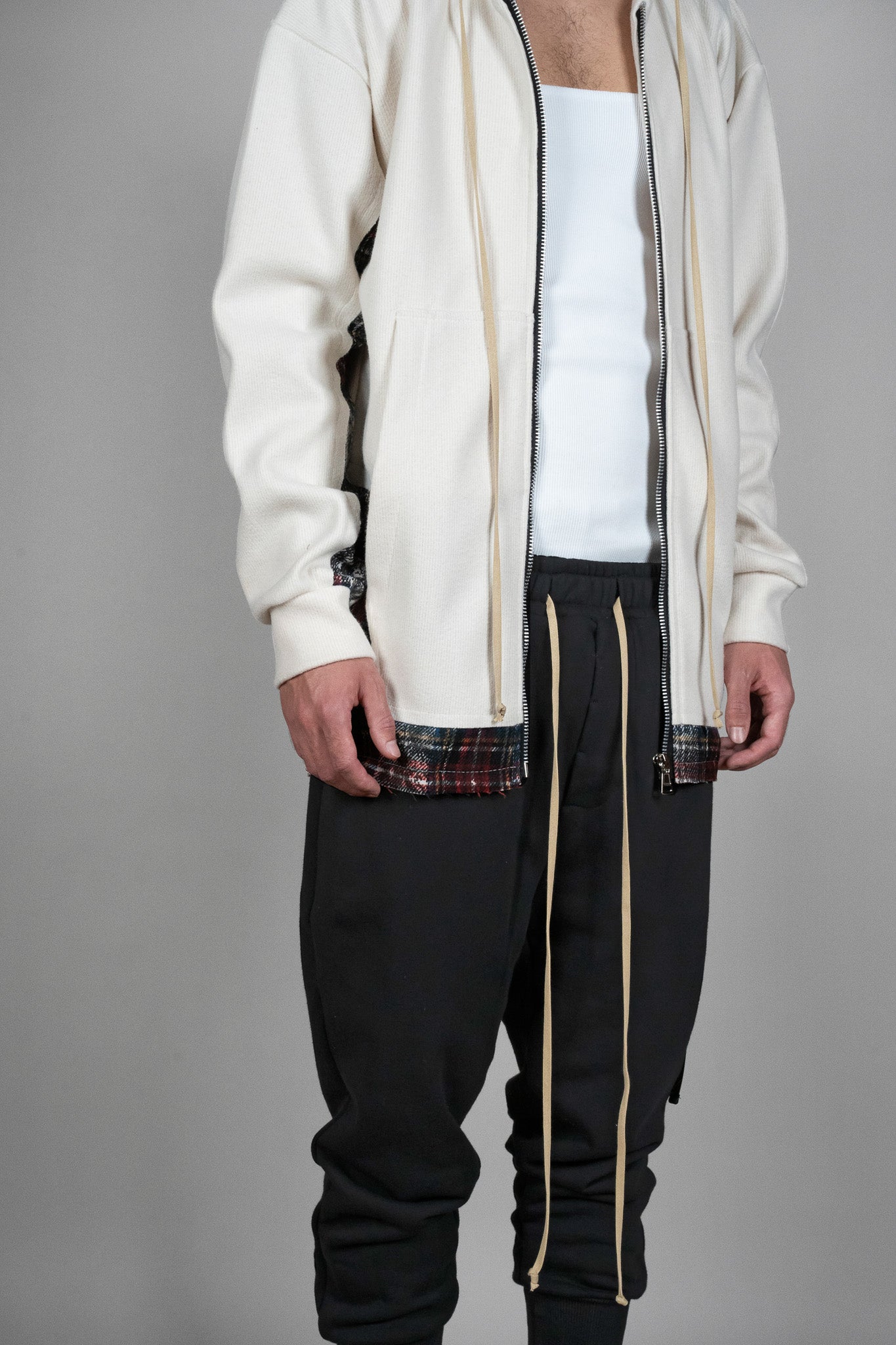 Jacheta alba Relaxed-Fit, vedere detaliata din diagonala, marime XS S M L XL