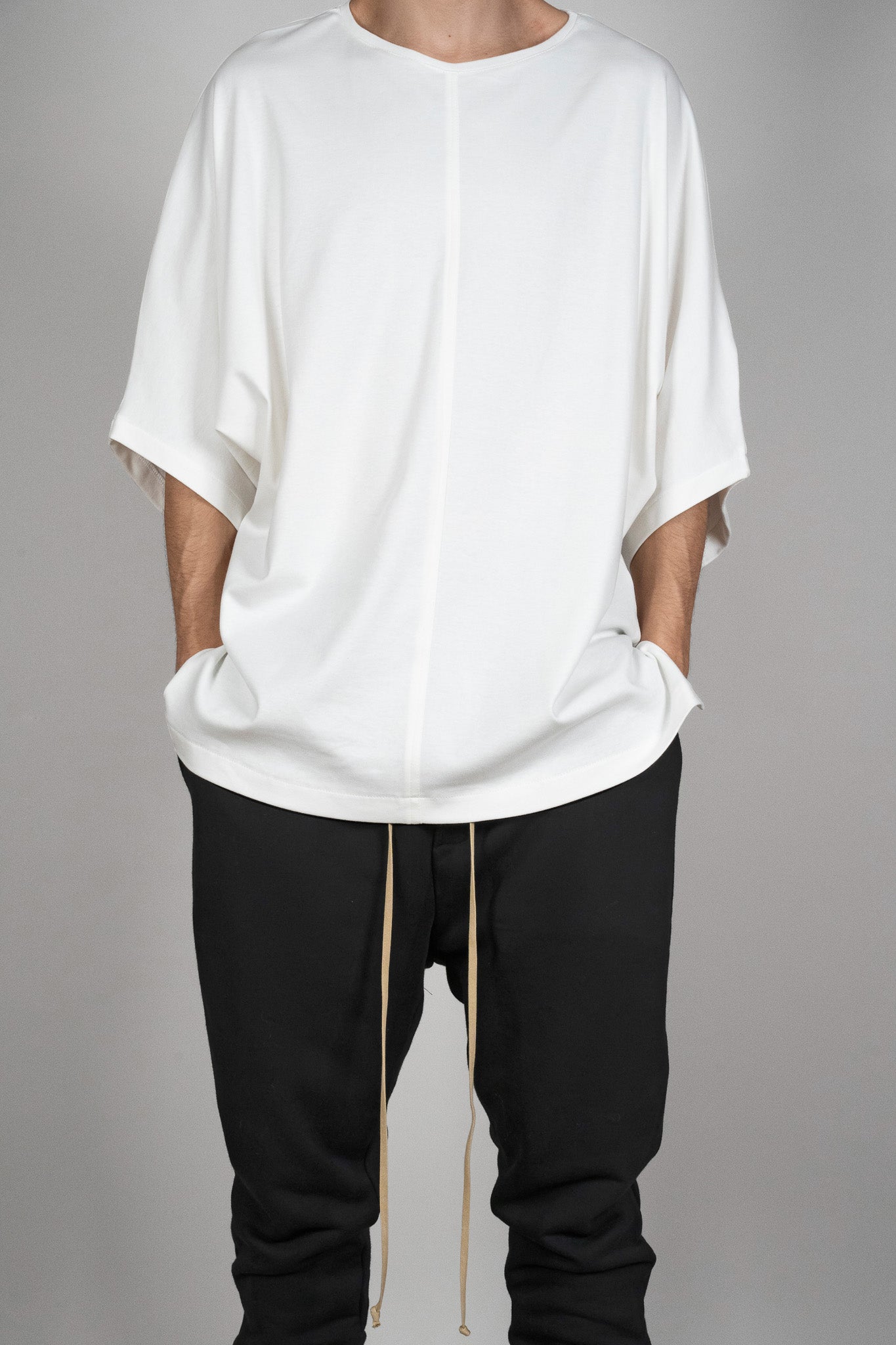 Tricou Oversize alb, vedere detaliata din fata, marime XS S M L XL