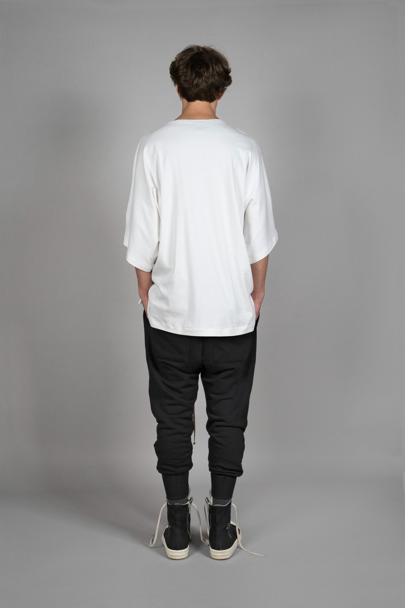 Tricou Oversize alb, vedere din spate, marime XS S M L XL