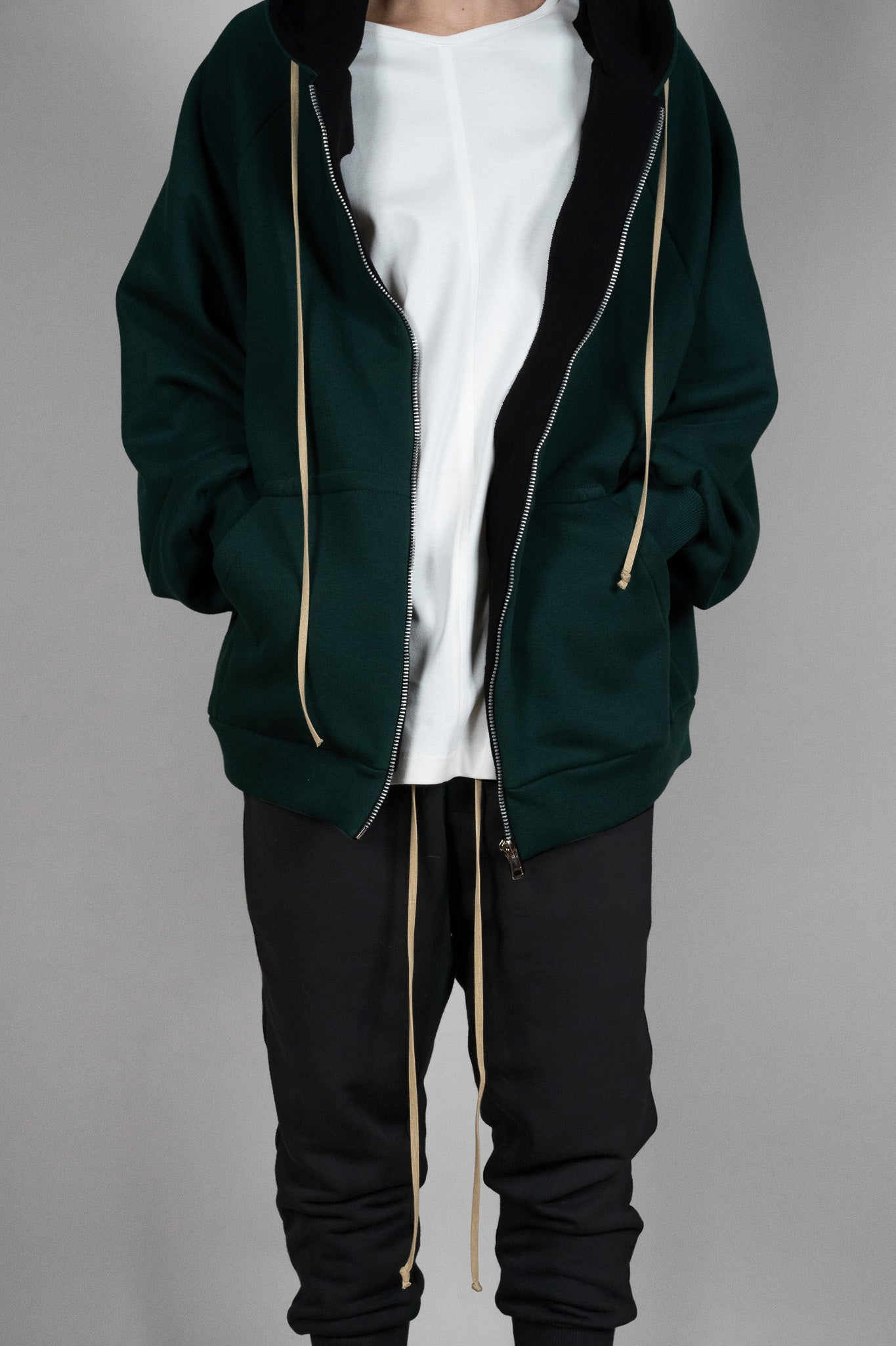 Jacheta verde Tip Hanorac cu Gluga, vedere detaliata din fata, marime XS S M L XL