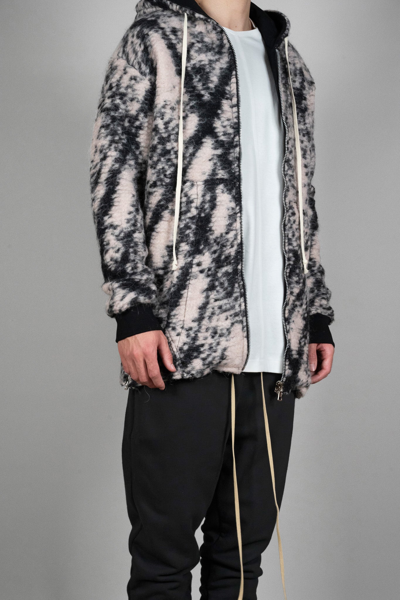 Jacheta din Imitatie de Lana de Oaie, vedere detaliata din diagonala, marime XS S M L XL