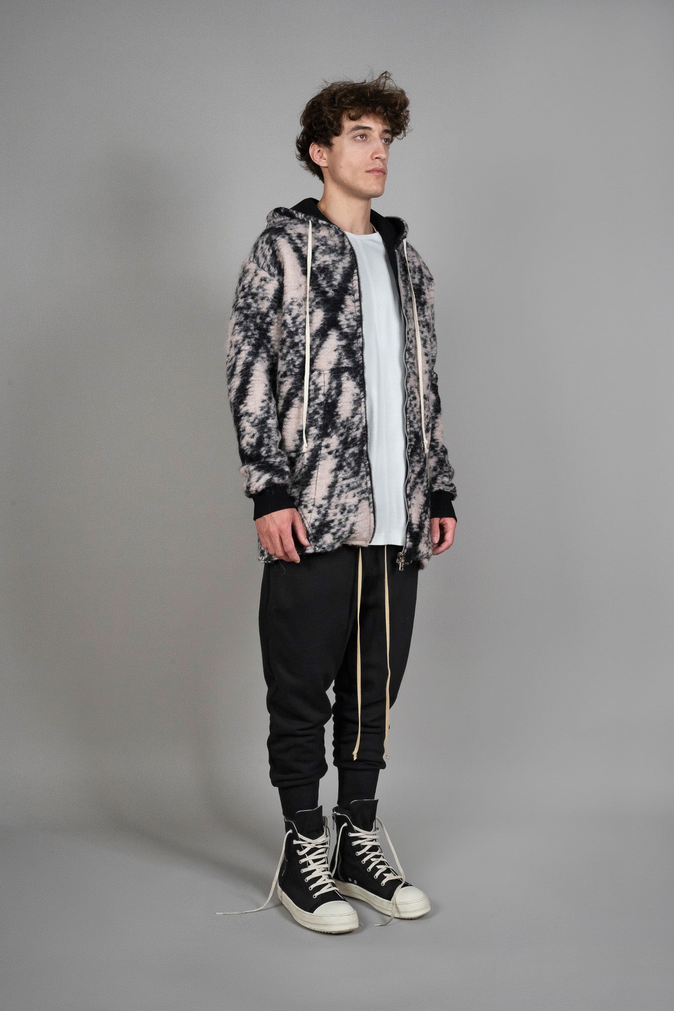 Jacheta din Imitatie de Lana de Oaie, vedere din diagonala, marime XS S M L XL