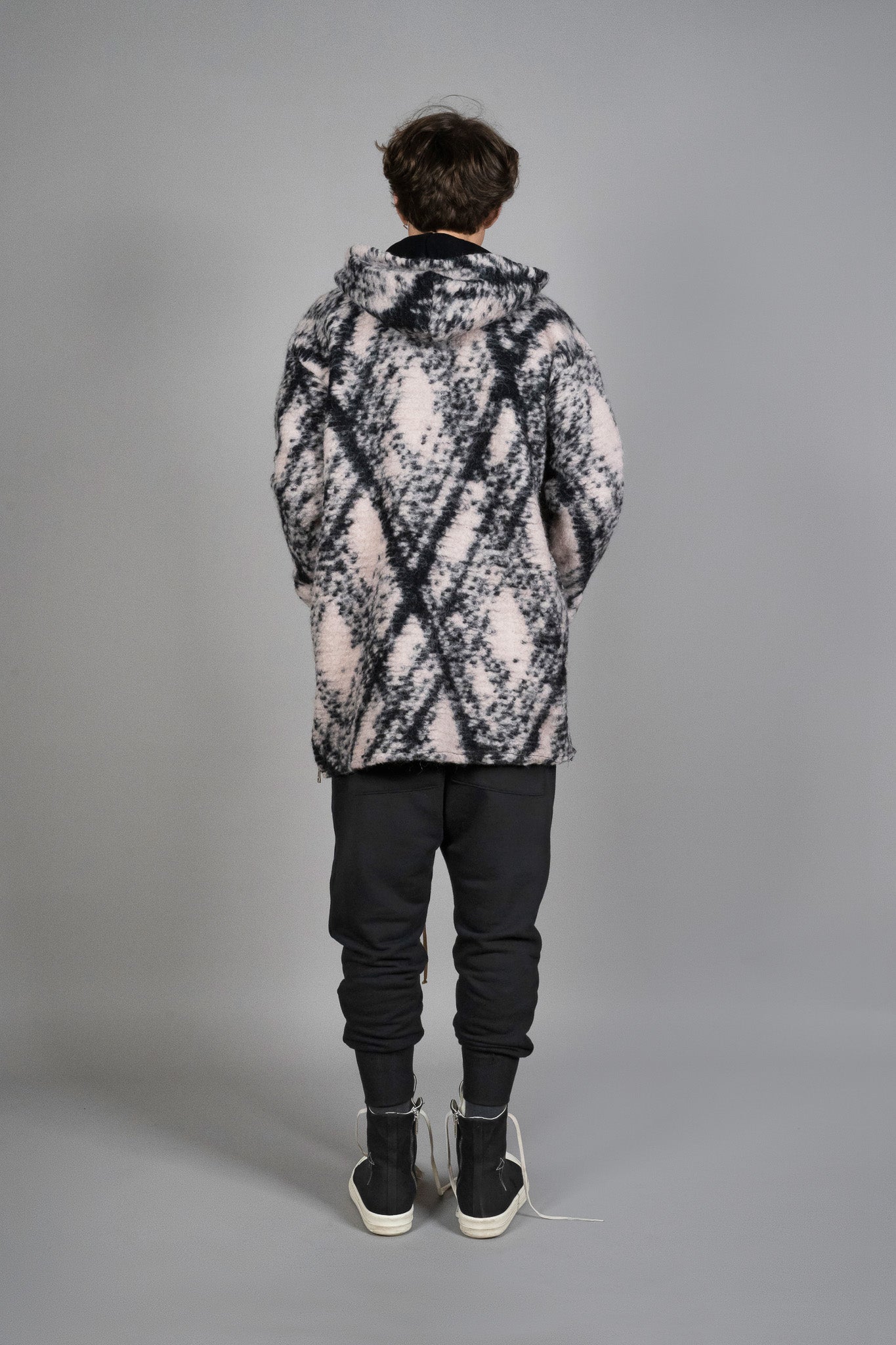 Jacheta din Imitatie de Lana de Oaie, vedere din spate, marime XS S M L XL