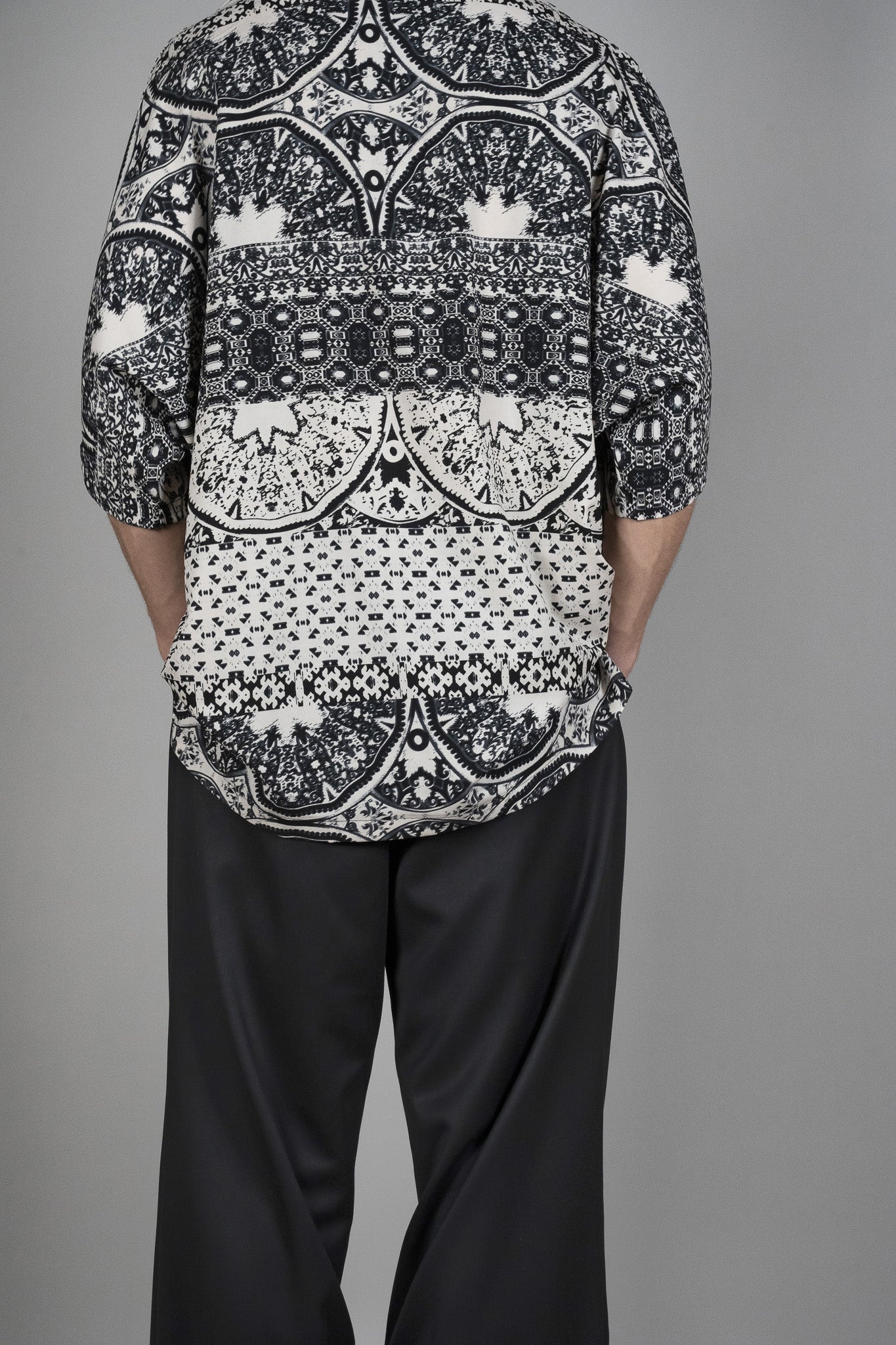 Tricou Imprimeu cu Croiala Oversize, vedere detaliata din spate, marime XS S M L XL