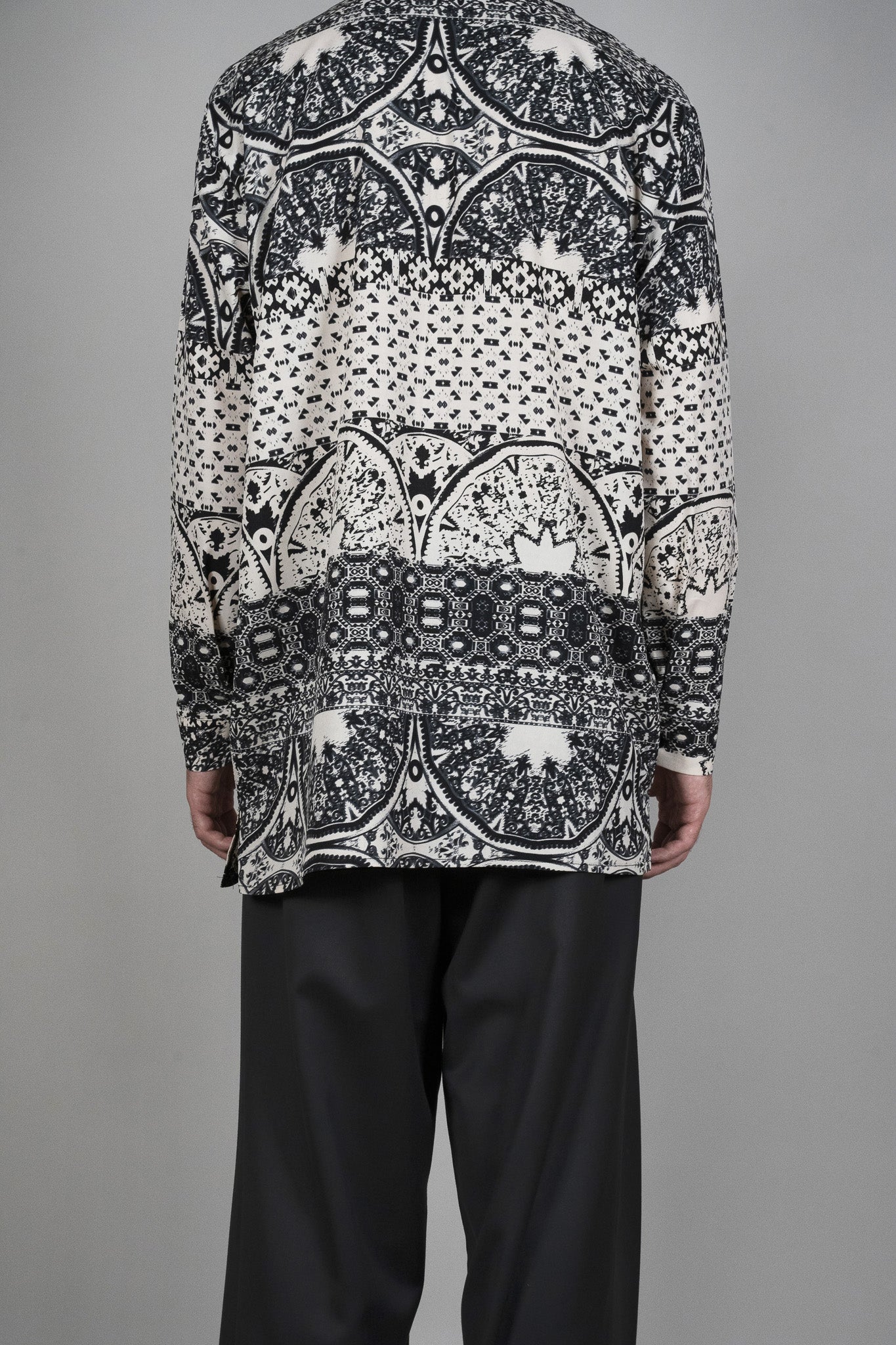 Camasa Imprimeu Regular-Fit, vedere detaliata din spate, marime XS S M L XL