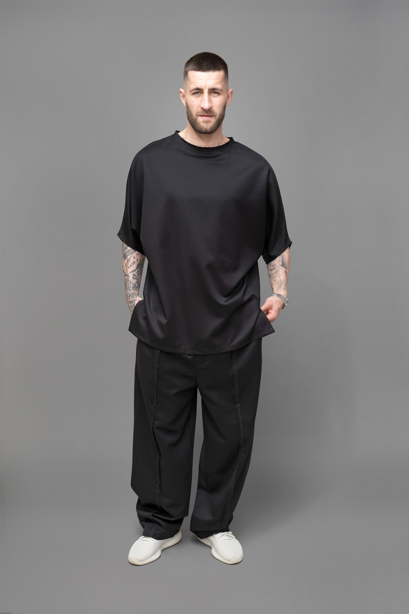 Tricou Barbati negru cu maneca scurta din stofa oversize, vedere din fata