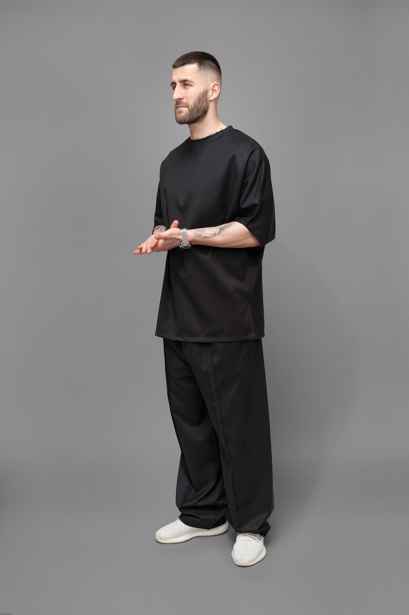 Tricou Barbati negru cu maneca scurta din stofa oversize, vedere din lateral