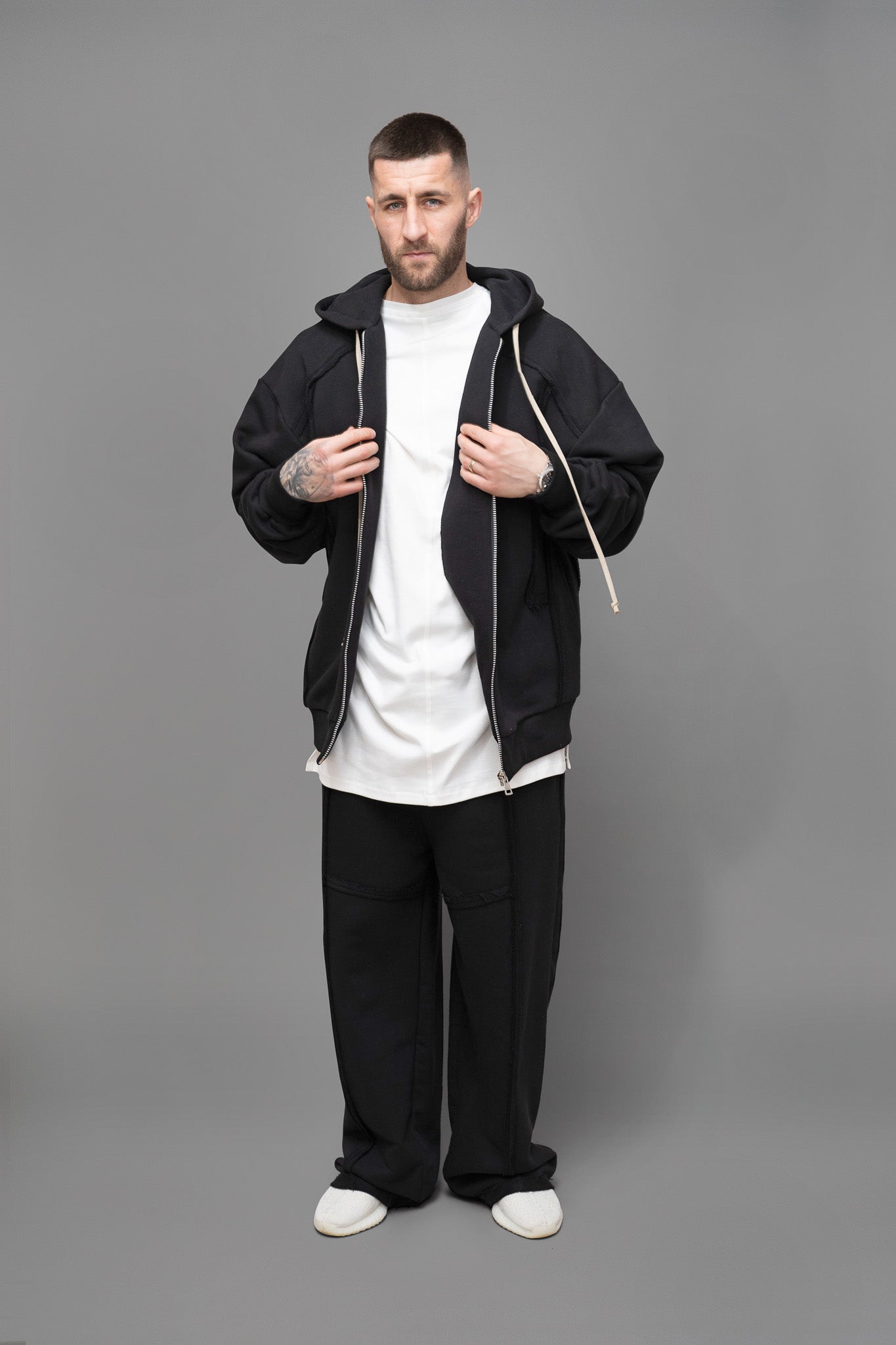 Hanorac barbati negru din bumbac cu croiala oversize vedere din fata