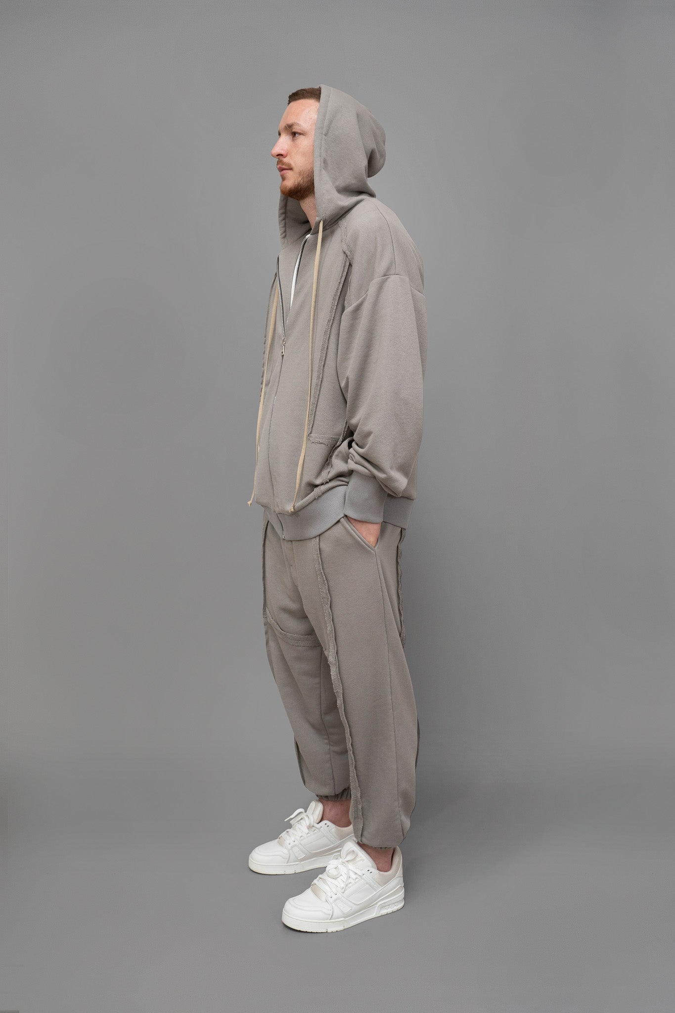 Hanorac trening barbati gri oversize din bumbac, vedere din profil