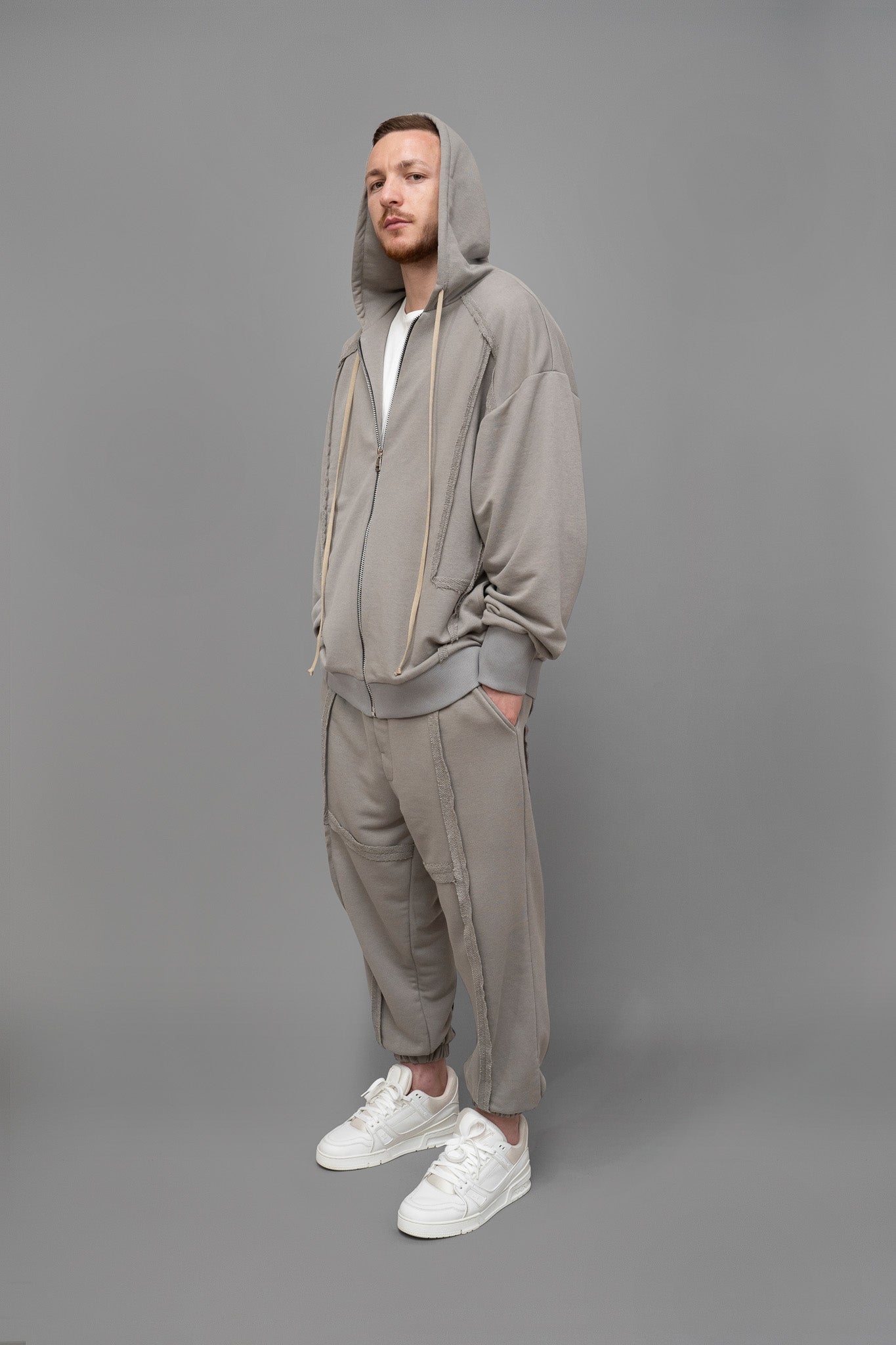 Hanorac trening barbati gri oversize din bumbac, vedere din lateral