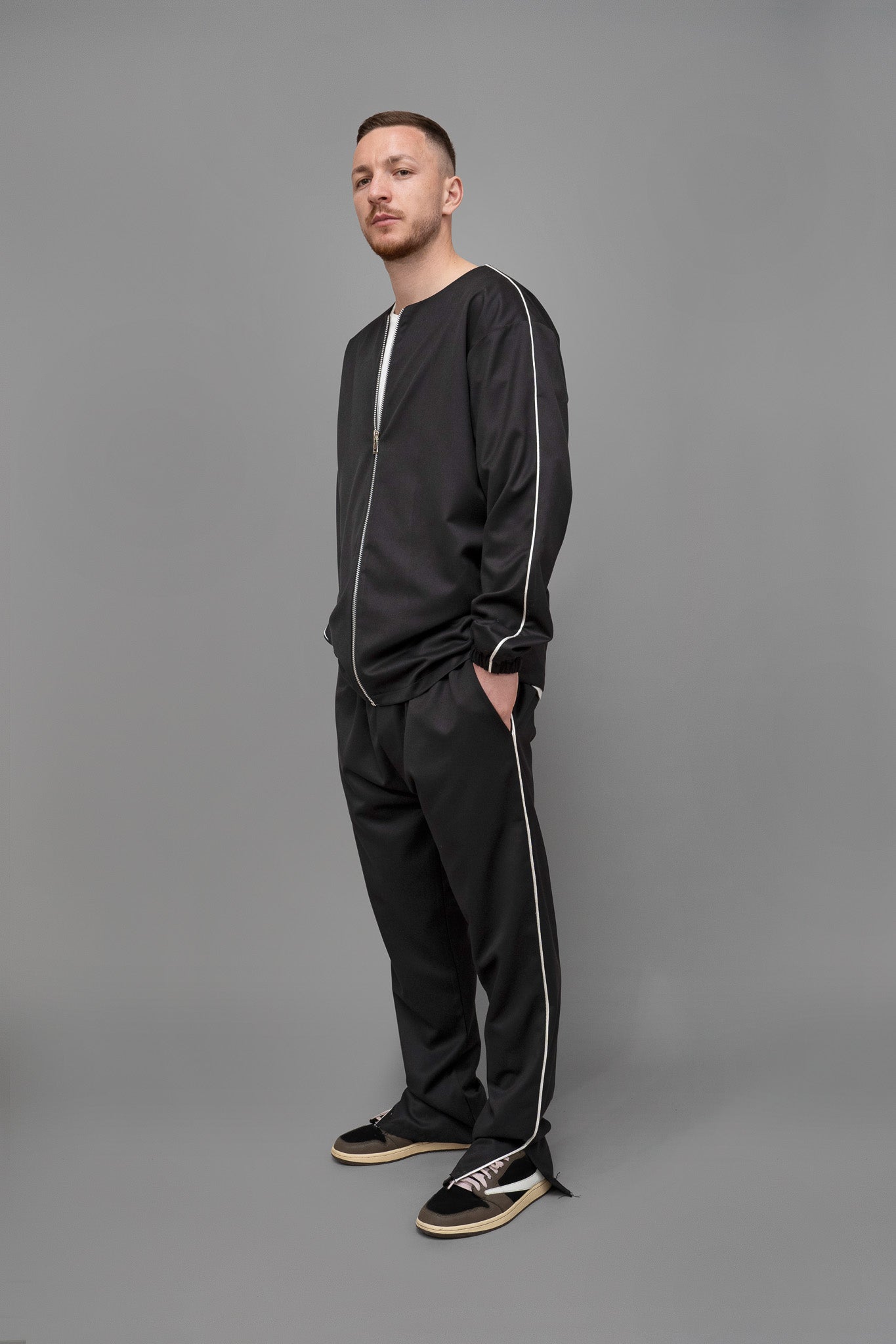 Jacheta barbati neagra din stofa, oversized, vedere din diagonala