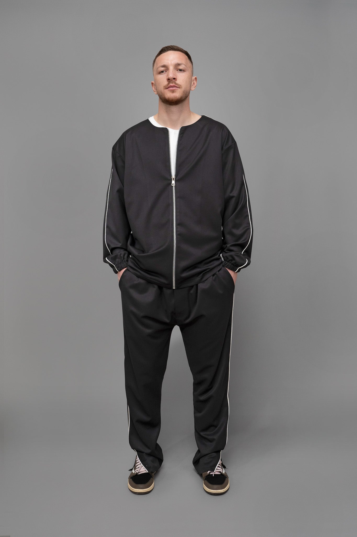 Jacheta barbati neagra din stofa, oversized, vedere din fata