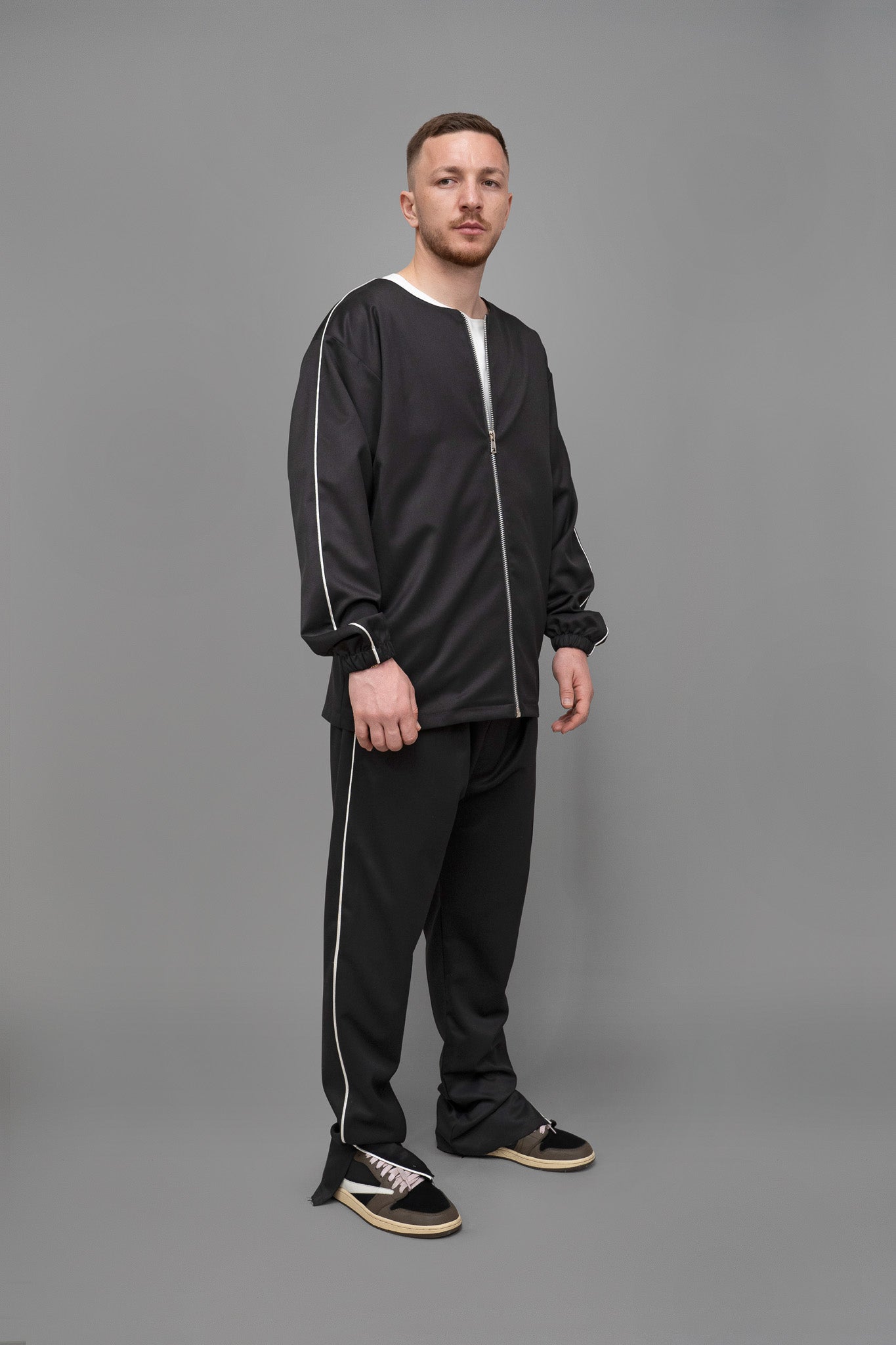 Jacheta barbati neagra din stofa, oversized, vedere din lateral