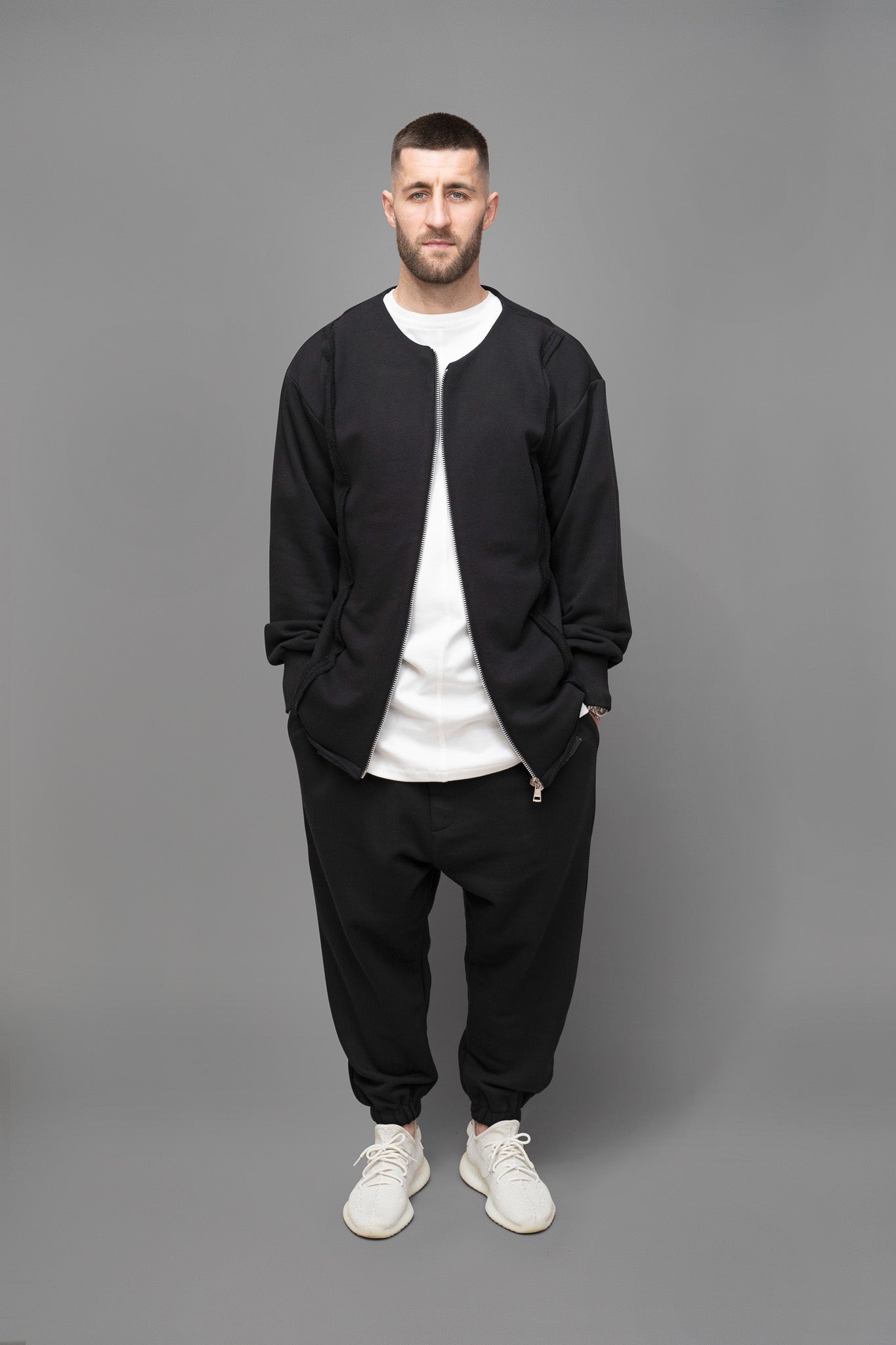 Jacheta barbati neagra din stofa, cu croiala oversize vedere din fata