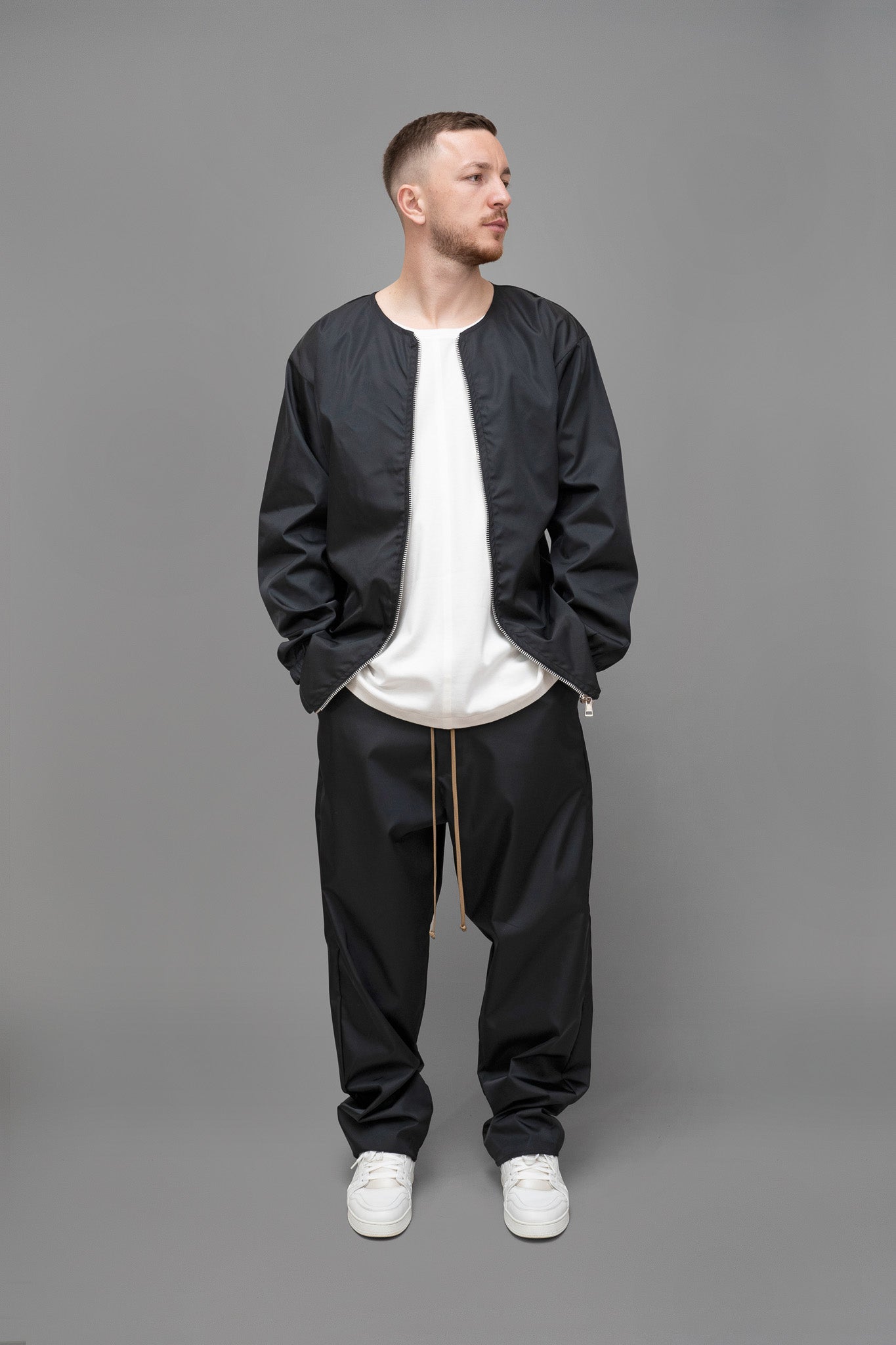 Pantaloni barbati negri din fas, vedere din fata